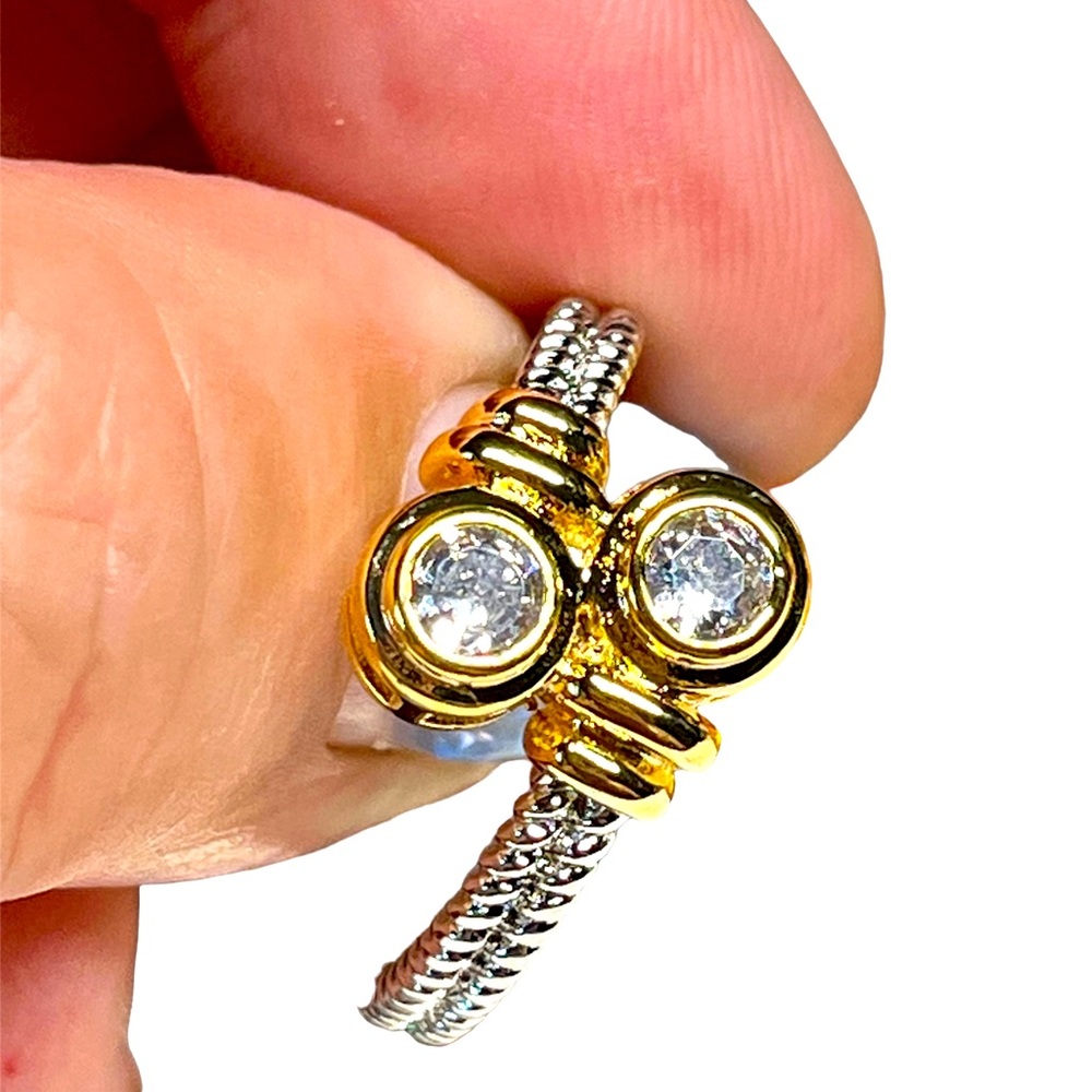 Two tone ring band style bezel set